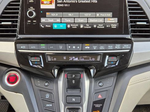 Certified 2025 Honda Odyssey EX-L image 17