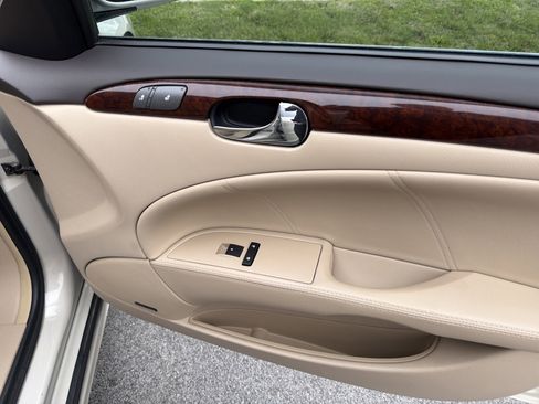 Used 2011 Buick Lucerne CXL FWD image 63
