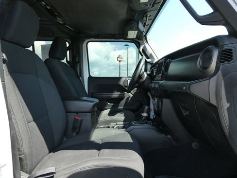 Used 2018 Jeep Wrangler Unlimited Sport S AWD/4WD image 13