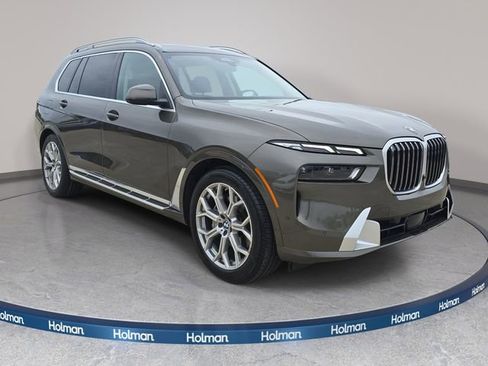 Used 2025 BMW X7 xDrive40i AWD/4WD image 4