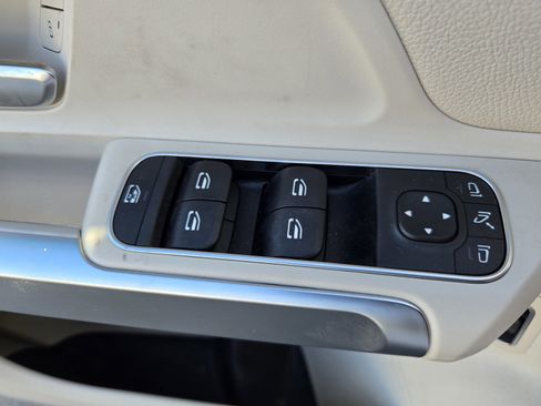 Used 2021 Mercedes-Benz GLB 250 4MATIC image 24