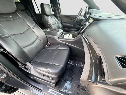 Used 2018 Cadillac Escalade Platinum AWD/4WD image 16