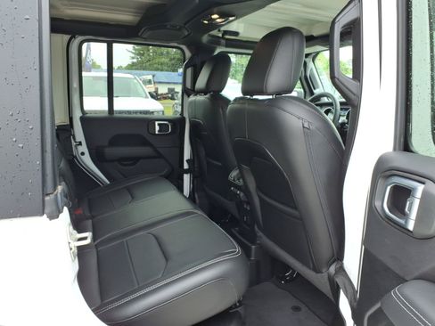 Used 2023 Jeep Wrangler Unlimited Sahara w/ Cold Weather Group AWD/4WD image 9