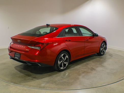 Used 2021 Hyundai Elantra Limited w/ Cargo Package FWD image 5