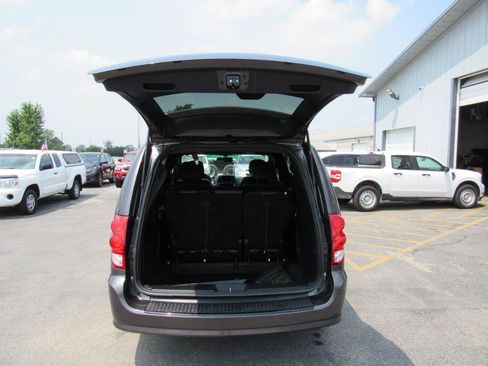 Used 2015 Dodge Grand Caravan SXT FWD image 39