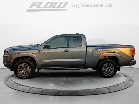 Used 2025 Nissan Frontier SV RWD image 4