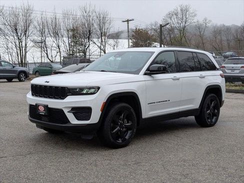 Certified 2023 Jeep Grand Cherokee Altitude AWD/4WD image 10