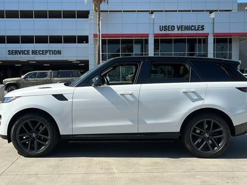 Used 2024 Land Rover Range Rover Sport SE AWD/4WD image 3