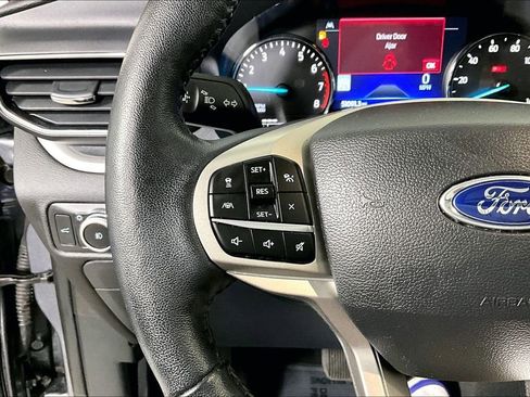 Used 2022 Ford Explorer XLT w/ Equipment Group 202A image 18