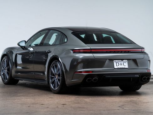 Used 2024 Porsche Panamera RWD image 6