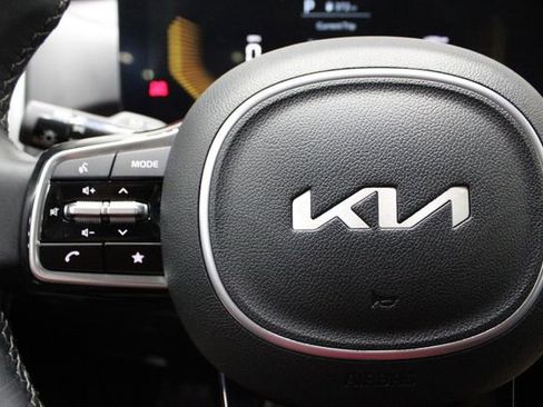 Used 2024 Kia Sorento S image 20