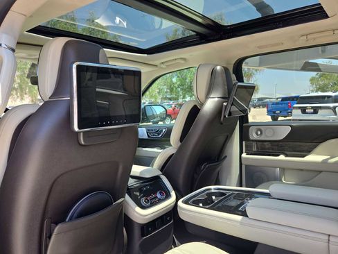 Used 2020 Lincoln Navigator L Black Label w/ Cargo Convenience Package AWD/4WD image 15