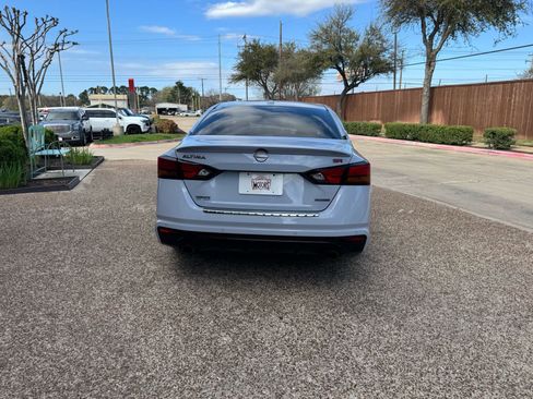 Used 2023 Nissan Altima 2.0 SR FWD image 6