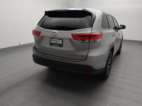 Used 2018 Toyota Highlander LE AWD/4WD image 7
