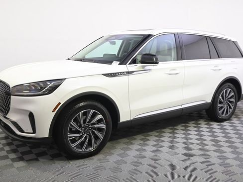 New 2026 Lincoln Aviator AWD image 2