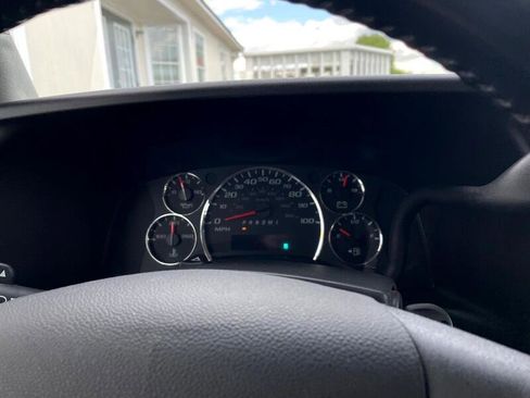 Used 2020 Chevrolet Express 3500 w/ Driver Convenience Package image 17