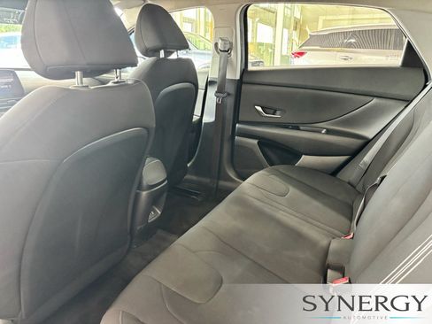 Used 2024 Hyundai Elantra SEL FWD image 21