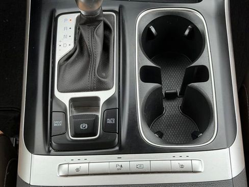 Used 2024 Kia Carnival LX FWD image 16
