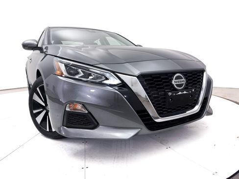 Used 2021 Nissan Altima 2.5 SV w/ SV Premium Package FWD image 6