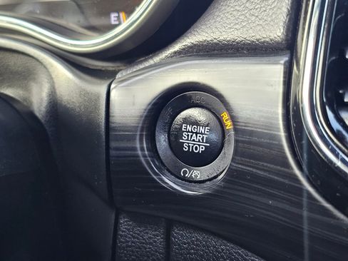 Used 2020 Jeep Grand Cherokee Altitude image 16