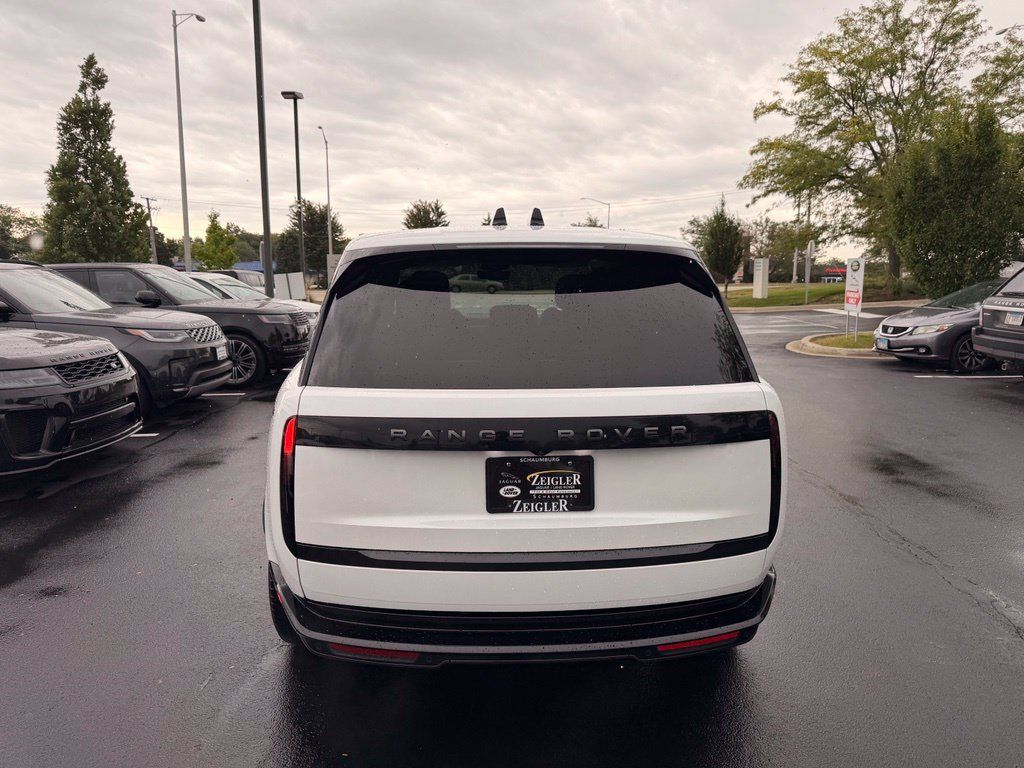 Used 2024 Land Rover Range Rover SE AWD/4WD image 4
