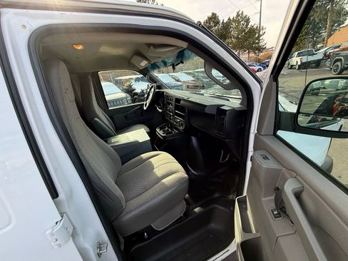Used 2016 GMC Savana 2500 Van 3D image 15