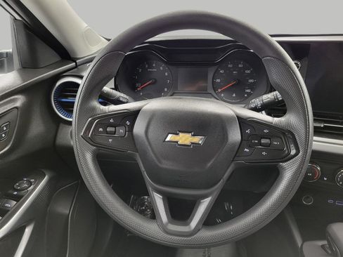 Used 2024 Chevrolet Trax LS w/ LS Convenience Package FWD image 5