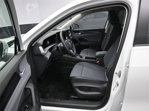 New 2026 Volkswagen Tiguan SE image 9