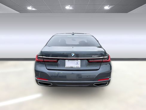 Used 2020 BMW 740i w/ Premium Package RWD image 10