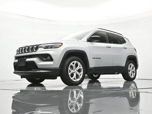 Used 2024 Jeep Compass Latitude AWD/4WD image 35