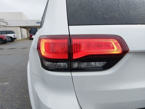 Used 2019 Jeep Grand Cherokee Altitude RWD image 36