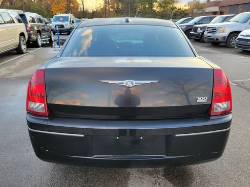 Used 2005 Chrysler 300 Touring image 11