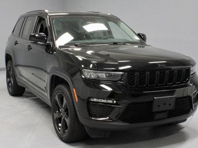 Used 2023 Jeep Grand Cherokee Limited w/ Black Appearance Package