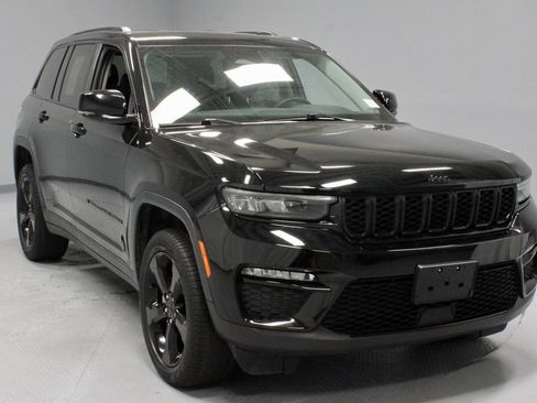 Used 2023 Jeep Grand Cherokee Limited w/ Black Appearance Package AWD/4WD image 1
