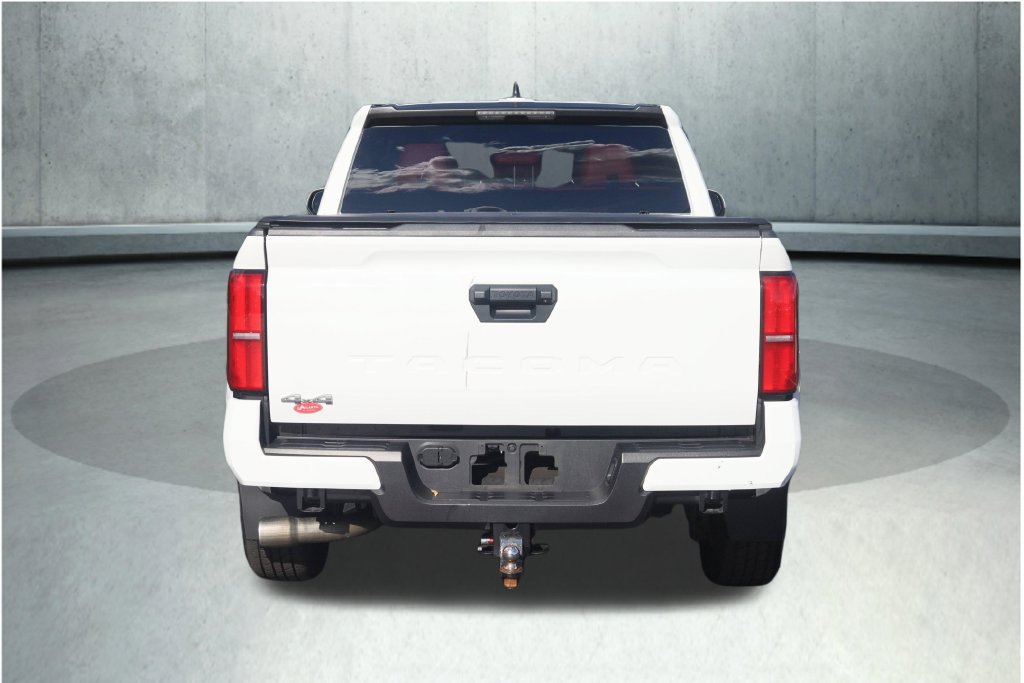 Used 2025 Toyota Tacoma SR5 AWD/4WD image 27