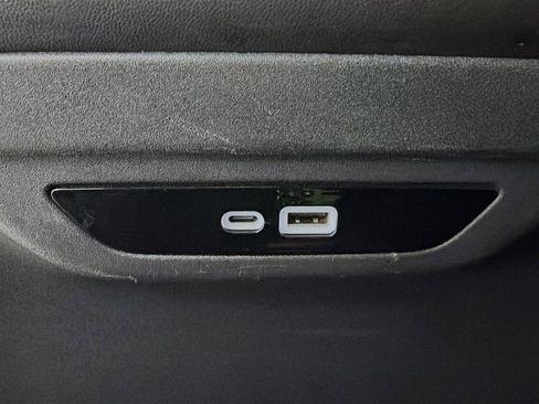 Used 2024 Chrysler Pacifica Touring-L image 28