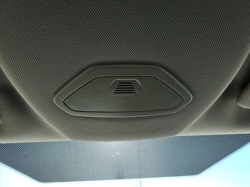 Certified 2018 Ford Focus SE w/ SE Appearance Package image 26