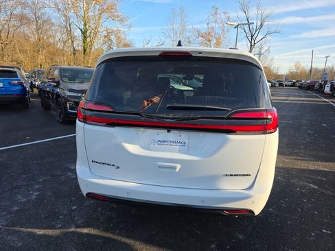 New 2026 Chrysler Pacifica Limited w/ S Appearance Package image 20