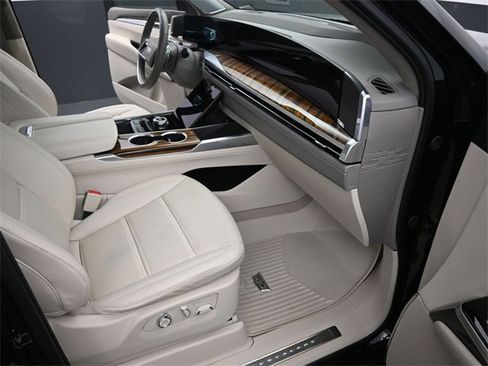 Certified 2025 Cadillac Escalade Premium Luxury Platinum w/ LPO, Floor Liner Package image 19