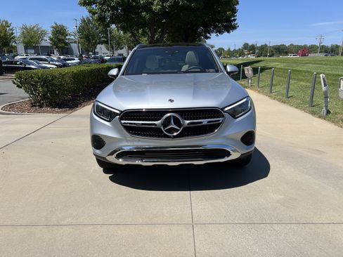 Used 2025 Mercedes-Benz GLC 350e 4MATIC image 3