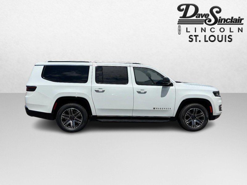 Used 2023 Jeep Wagoneer L Series II AWD/4WD image 2