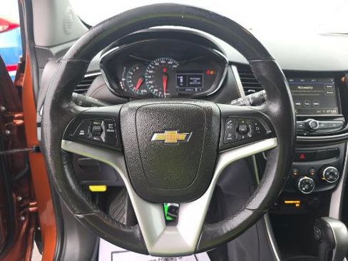 Used 2019 Chevrolet Trax LT w/ Driver Confidence Package image 4