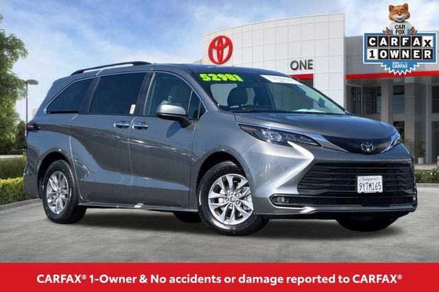 Certified 2026 Toyota Sienna XLE FWD image 2