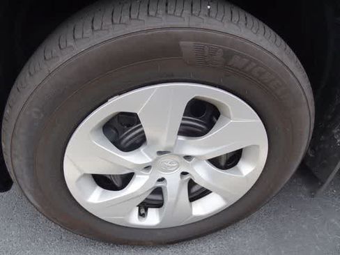 Used 2025 Toyota RAV4 LE AWD/4WD image 15