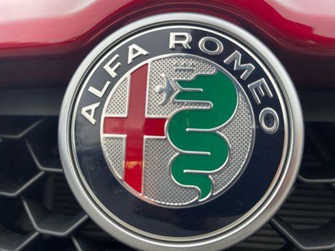 Used 2023 Alfa Romeo Stelvio Veloce image 57