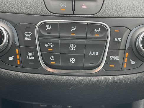 Used 2025 Chevrolet Malibu LT FWD image 35