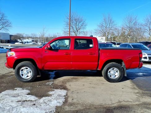 Used 2020 Toyota Tacoma SR image 2