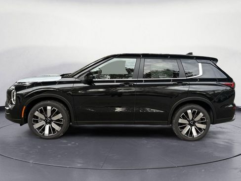 New 2026 Mitsubishi Outlander SE image 2