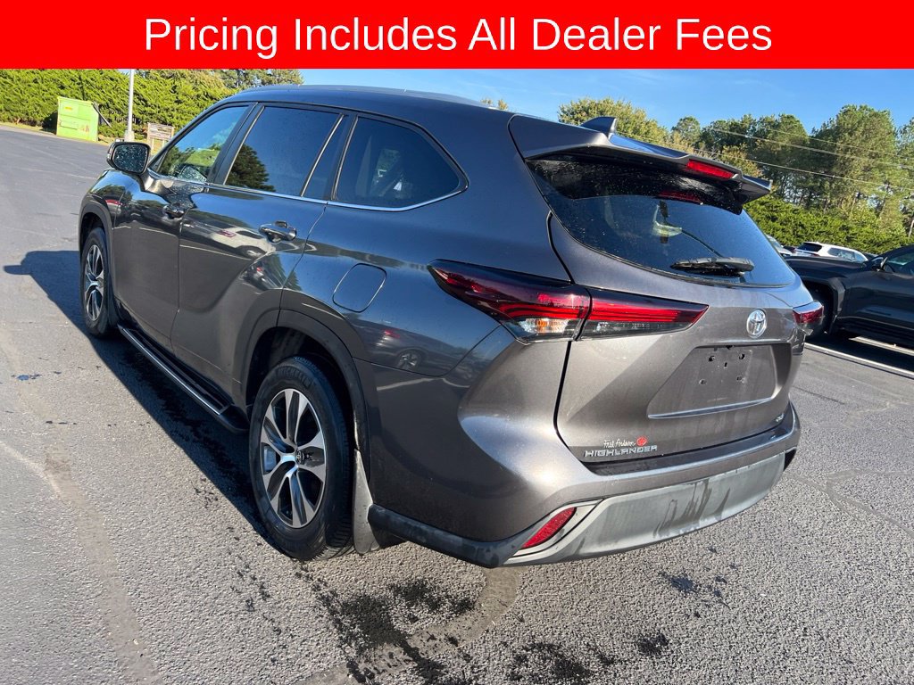 Used 2024 Toyota Highlander XLE FWD image 26
