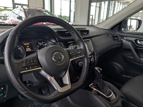 Used 2018 Nissan Rogue SL w/ Premium Package AWD/4WD image 16